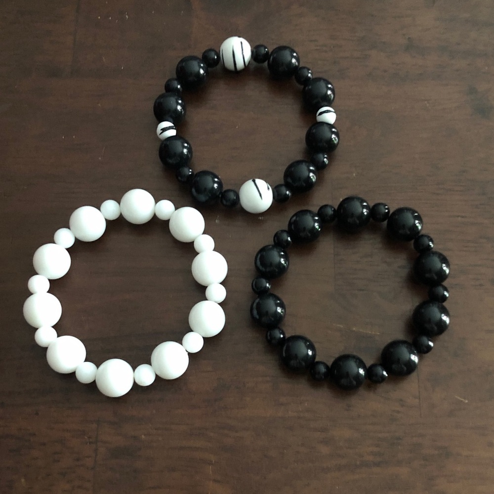 🛍️ Black and White Beaded Bracelets Set